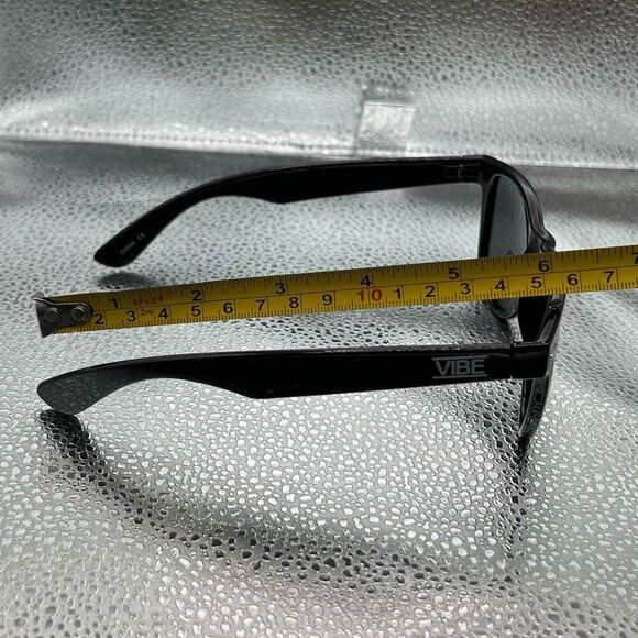 VIBE Ultra Violet Sunglasses Unisex Black Polaroid Glare Blocking Classic Retro - Picture 6 of 6
